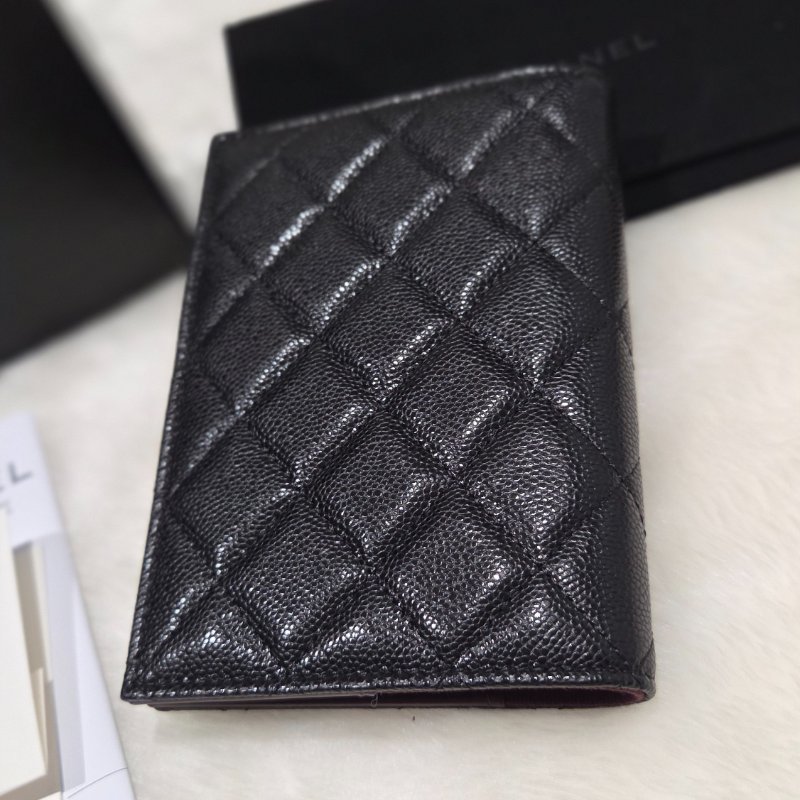 禮物～ Chanel香奈兒黑金雙C logo荔枝牛皮護照夾／ 護照包／ 護照夾卡包-9