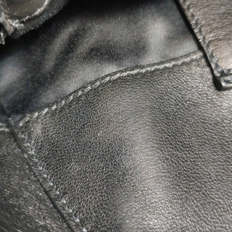 Miu Miu羊皮純色字母Logo褶皺斜挎包單肩包-9