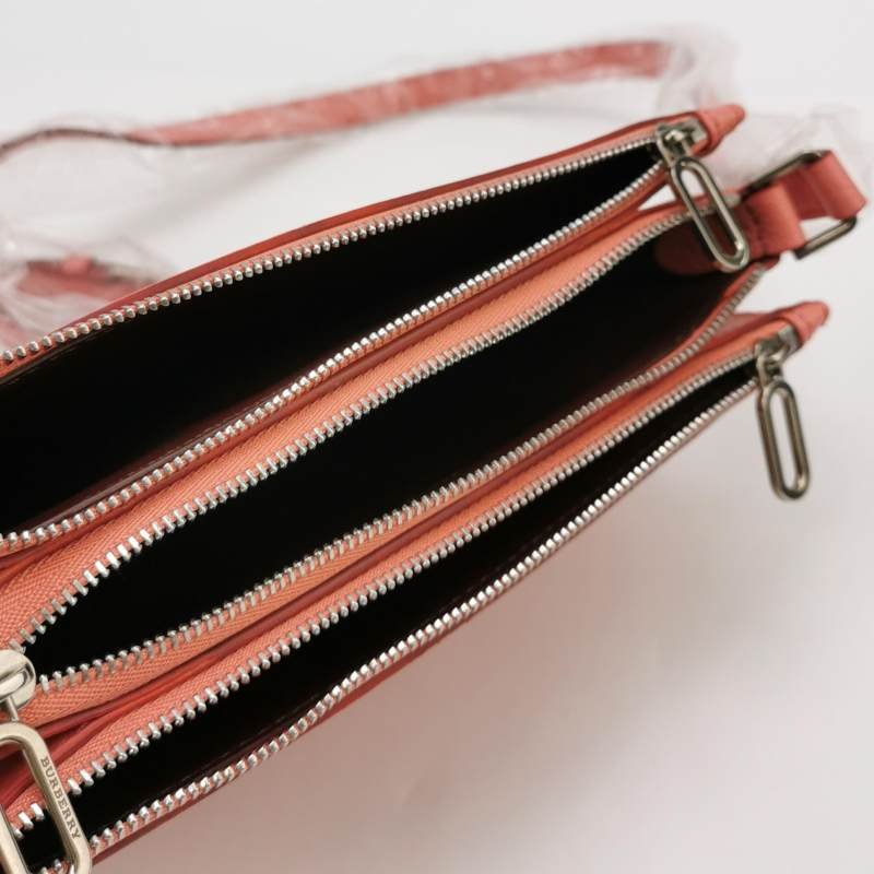 Burberry羊皮純色字母logo斜挎包單肩包-6