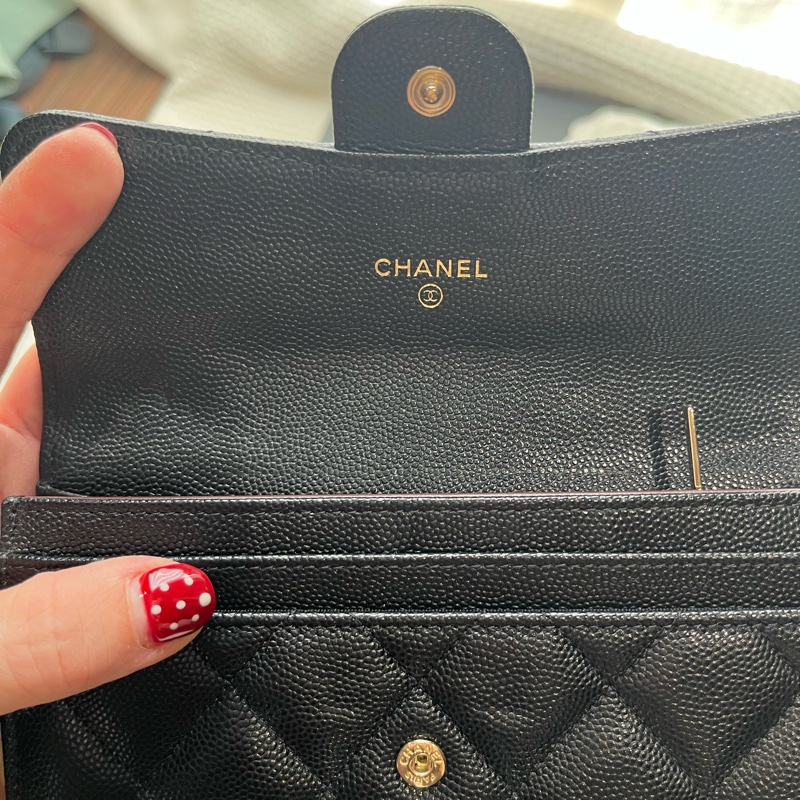 Chanel香奈兒黑金中夾兩折對開魚子醬-2