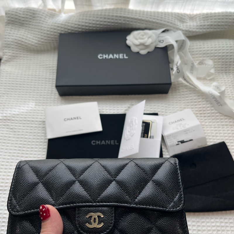 Chanel香奈兒黑金中夾兩折對開魚子醬-4