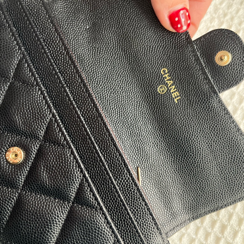 Chanel香奈兒黑金中夾兩折對開魚子醬-9