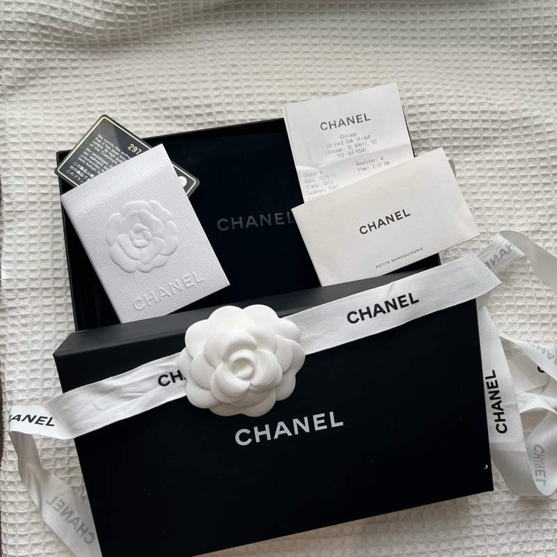 Chanel香奈兒黑金中夾兩折對開魚子醬-10