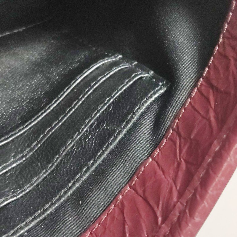 Saint Laurent Niki迷你油蠟皮純色V紋YSL標誌斜挎包-8