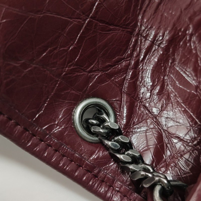 Saint Laurent Niki迷你油蠟皮純色V紋YSL標誌斜挎包-12