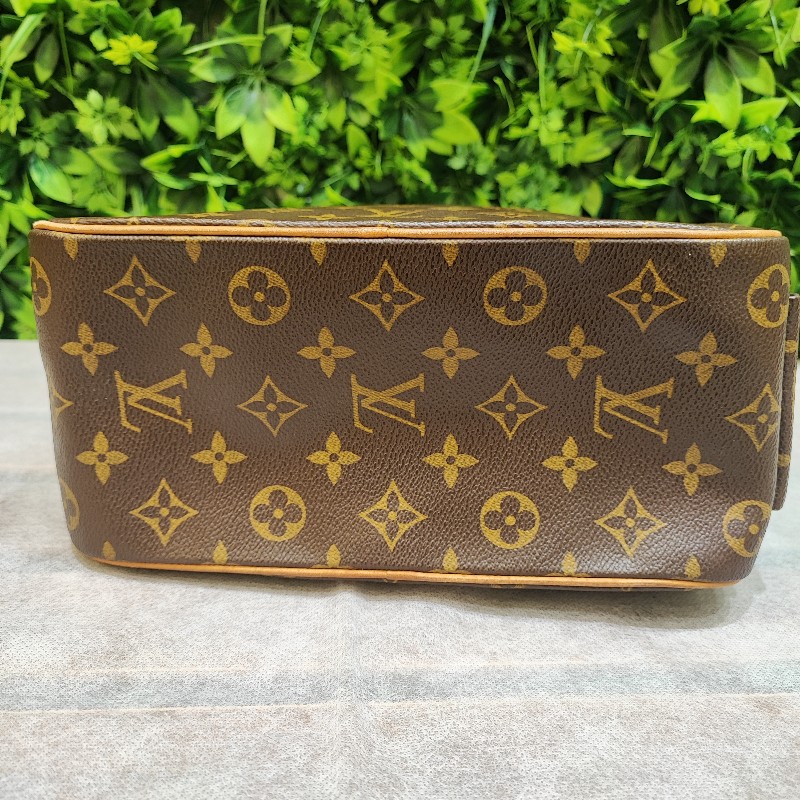Louis Vuitton Excentri Cite-11