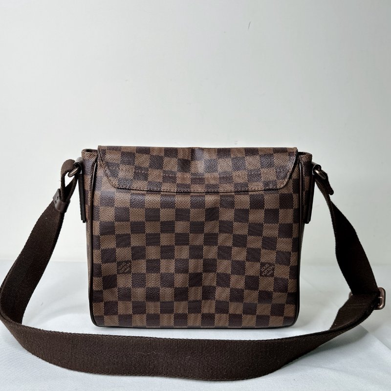 LV District PM棋盤格翻蓋斜背包-1