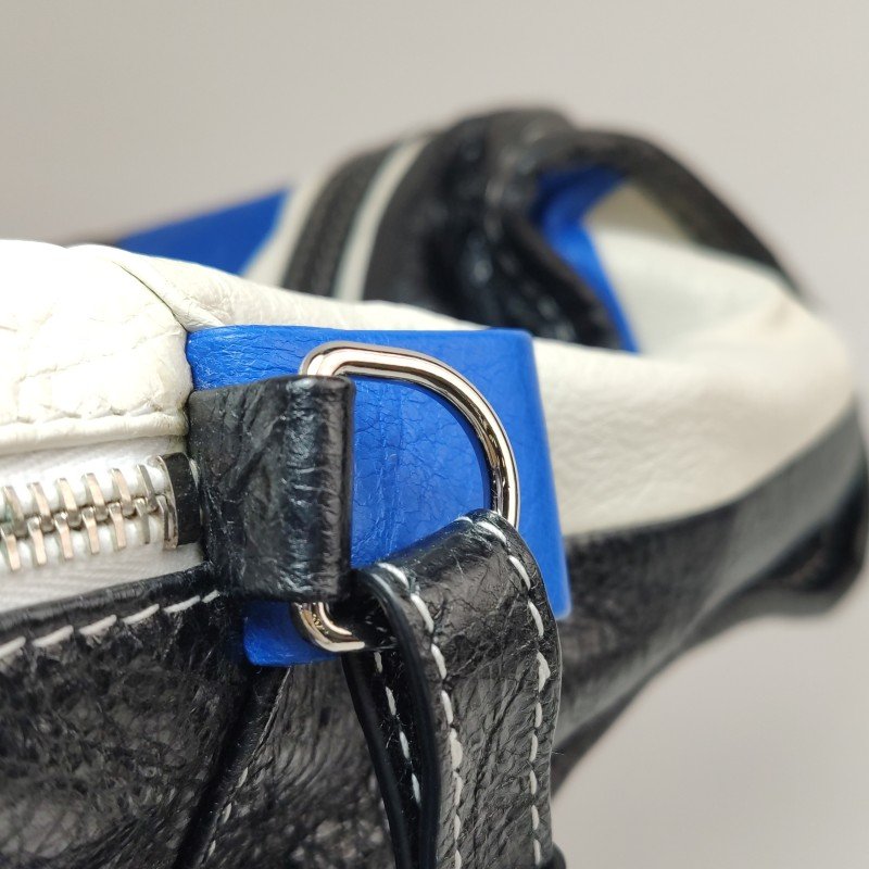 Balenciaga Bazar油蠟皮拼色logo小微標斜挎包-11