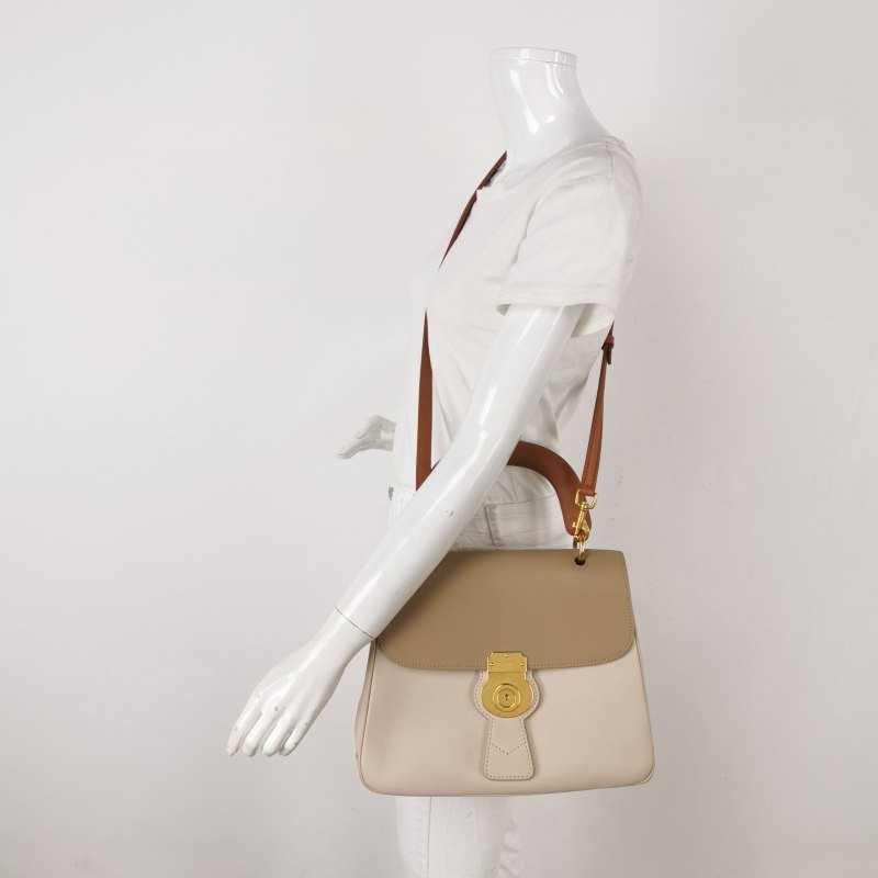 Burberry DK88中號牛皮拼色字母Logo鎖扣斜挎包-1