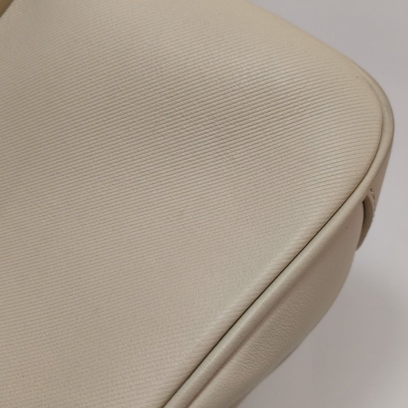 Burberry DK88中號牛皮拼色字母Logo鎖扣斜挎包-17