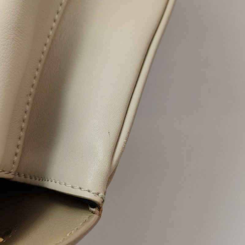 Burberry DK88中號牛皮拼色字母Logo鎖扣斜挎包-18