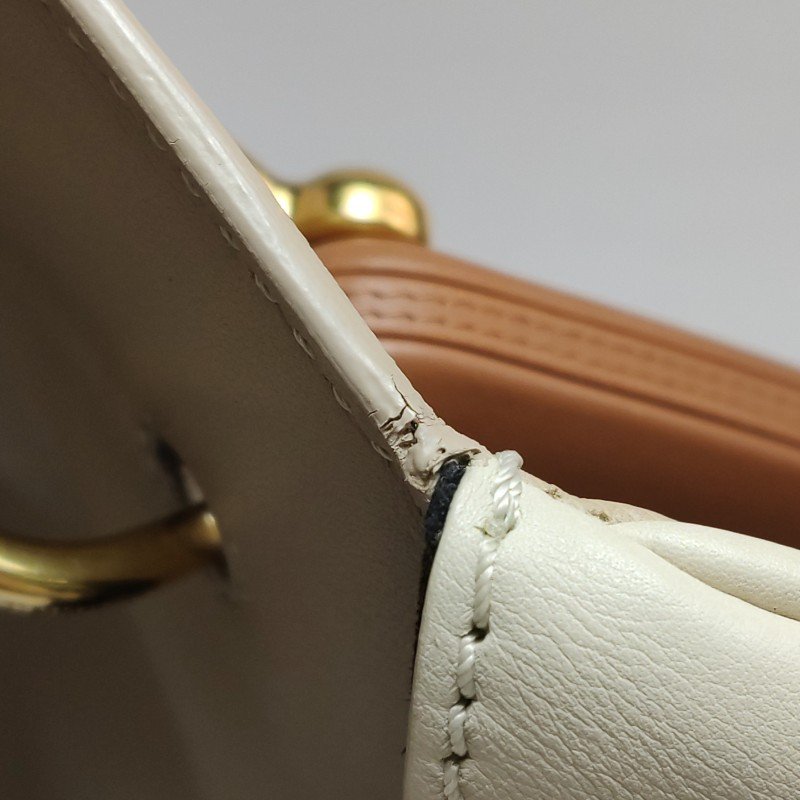 Burberry DK88中號牛皮拼色字母Logo鎖扣斜挎包-24