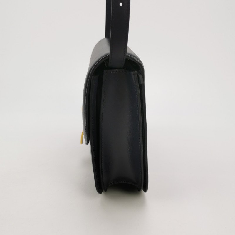 Celine Classic Box豆腐包中號牛皮純色按壓式鎖扣單肩包-2