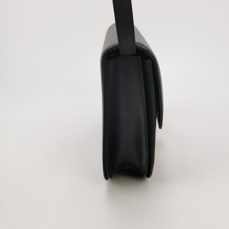 Celine Classic Box豆腐包中號牛皮純色按壓式鎖扣單肩包-3