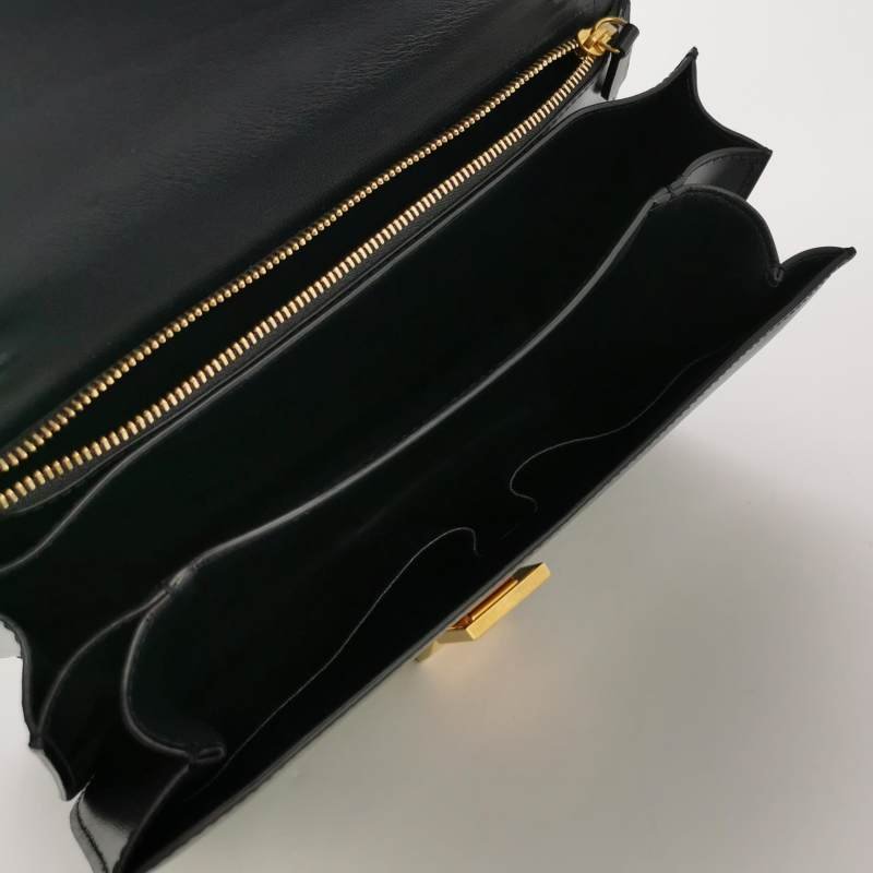 Celine Classic Box豆腐包中號牛皮純色按壓式鎖扣單肩包-6