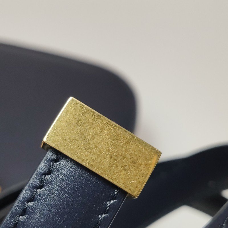 Celine Classic Box豆腐包中號牛皮純色按壓式鎖扣單肩包-14