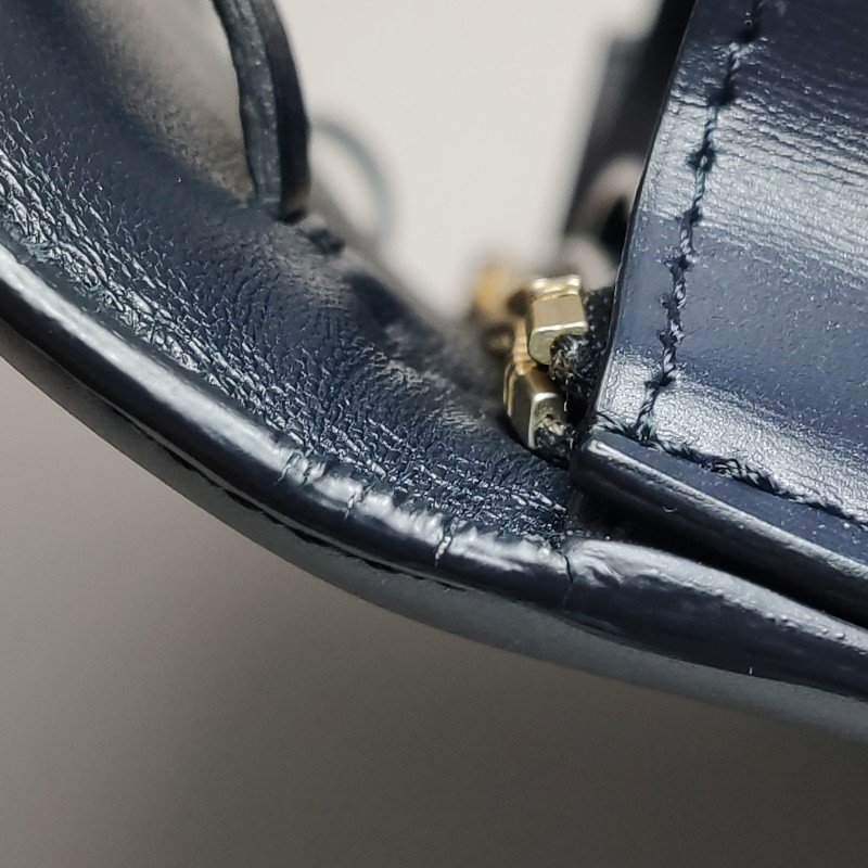 Celine Classic Box豆腐包中號牛皮純色按壓式鎖扣單肩包-17