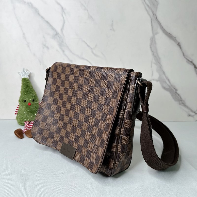 LV District 小號棋盤格翻蓋斜背包-2