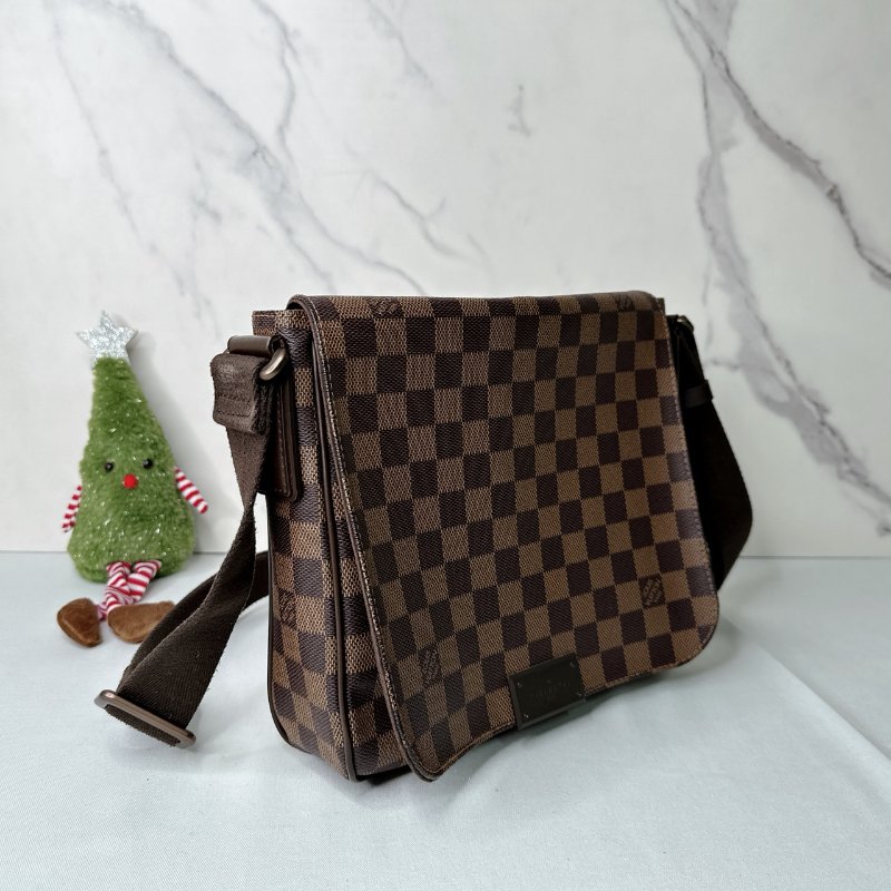 LV District 小號棋盤格翻蓋斜背包-3