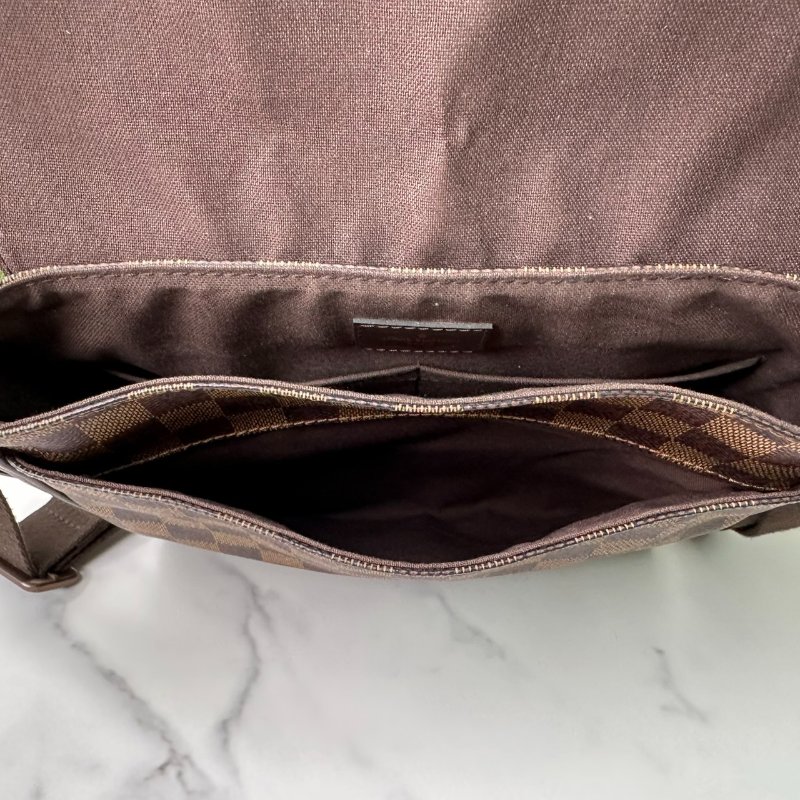 LV District 小號棋盤格翻蓋斜背包-6