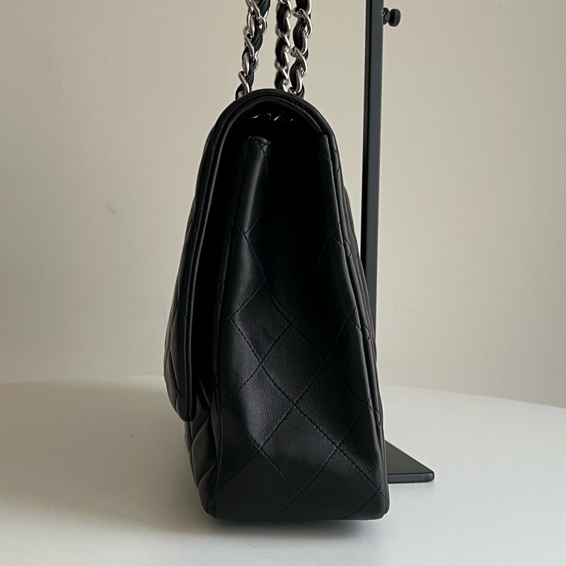 CHANEL 經典maxi 羊皮鏈條包（黑銀配色）大號-13