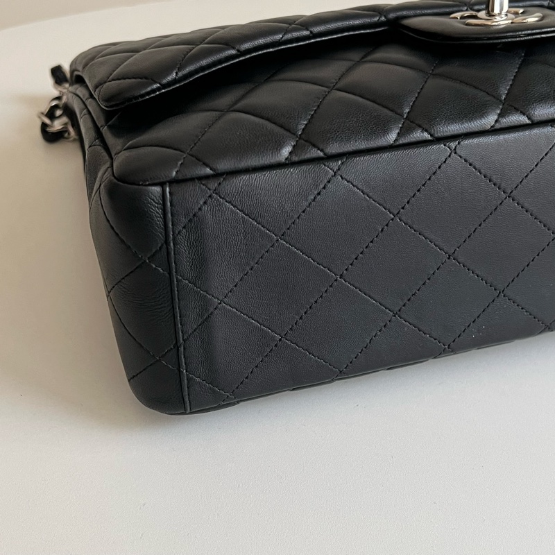 CHANEL 經典maxi 羊皮鏈條包（黑銀配色）大號-14