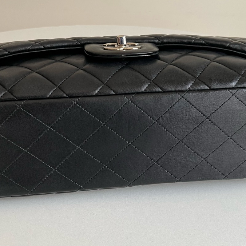 CHANEL 經典maxi 羊皮鏈條包（黑銀配色）大號-15