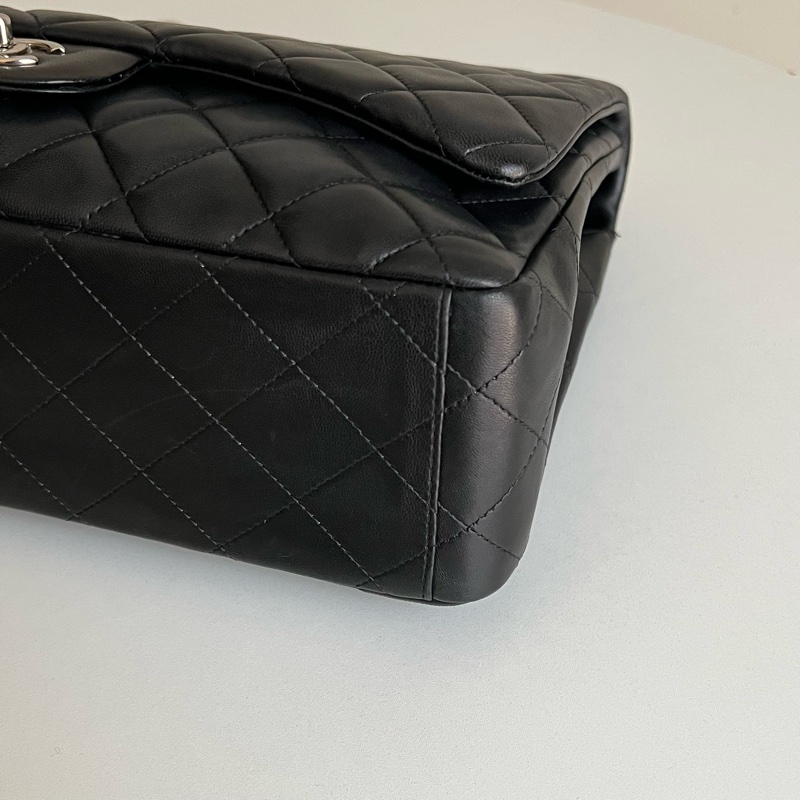 CHANEL 經典maxi 羊皮鏈條包（黑銀配色）大號-16