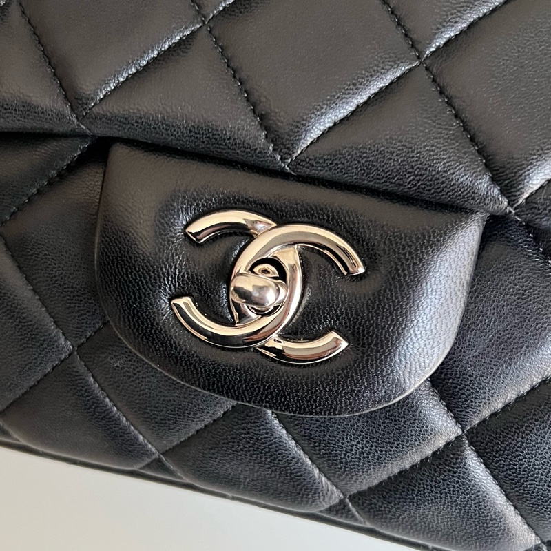 CHANEL 經典maxi 羊皮鏈條包（黑銀配色）大號-21
