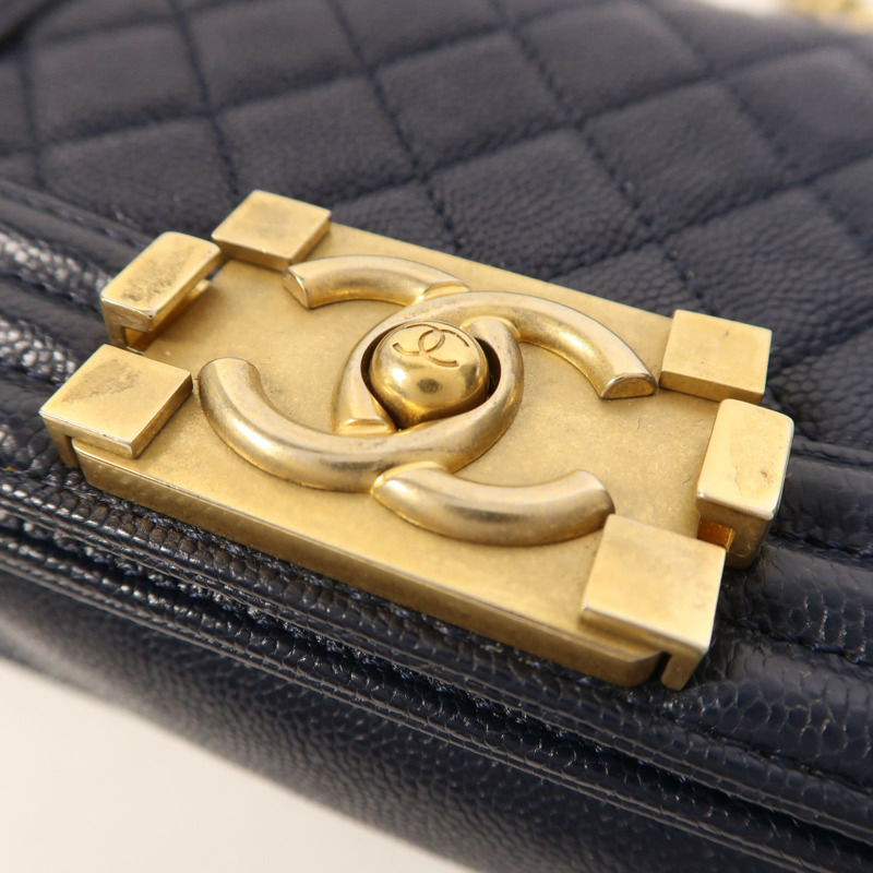 CHANEL 牛皮皮革Boy 20金扣鏈帶肩背袋-10