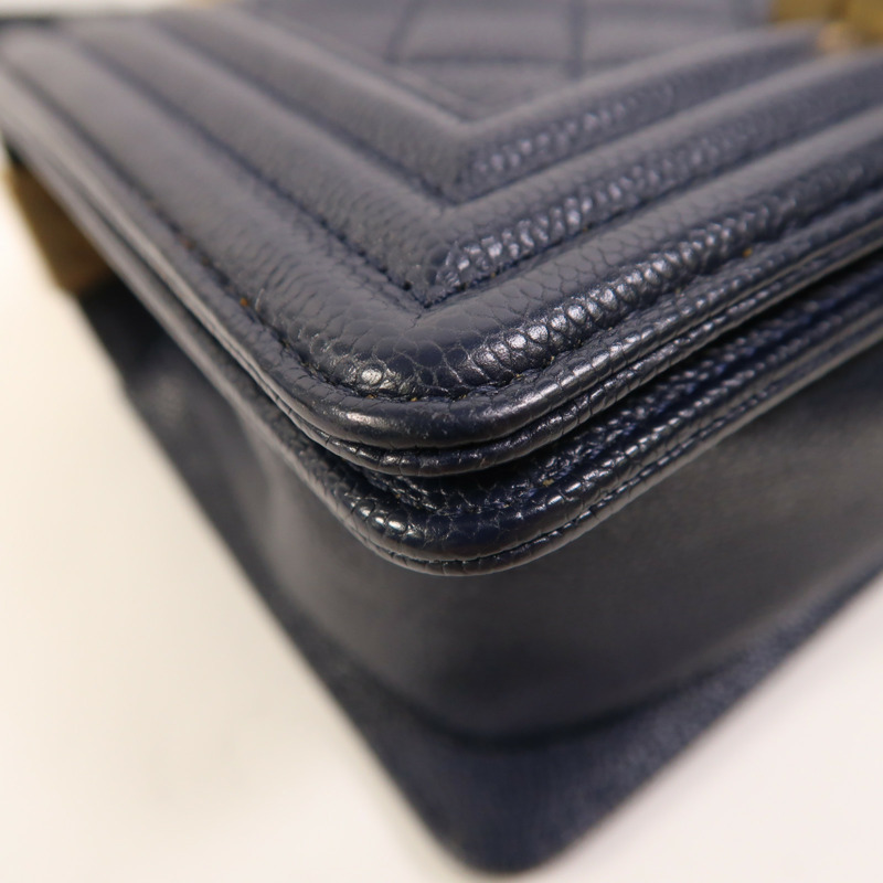 CHANEL 牛皮皮革Boy 20金扣鏈帶肩背袋-12