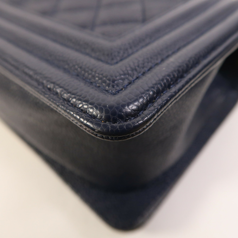 CHANEL 牛皮皮革Boy 20金扣鏈帶肩背袋-13