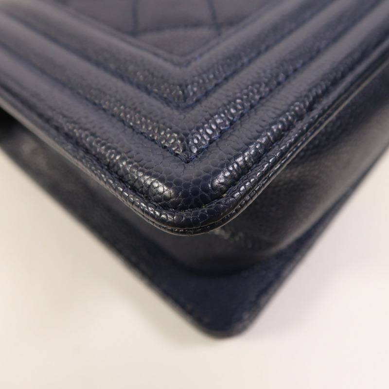 CHANEL 牛皮皮革Boy 20金扣鏈帶肩背袋-14