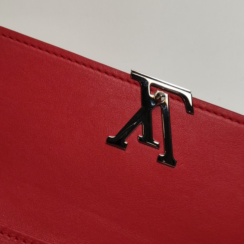 Louis Vuitton(LV)Capucines迷你牛皮純色金屬搭扣錢包-10