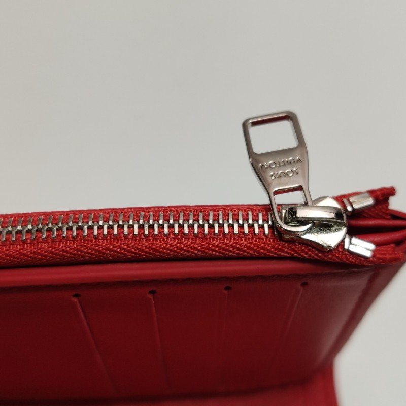 Louis Vuitton(LV)Capucines迷你牛皮純色金屬搭扣錢包-11