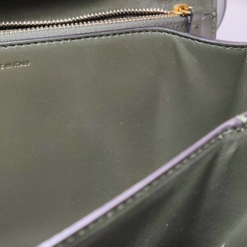 Celine Classic Box豆腐包中號牛皮純色按壓式鎖扣單肩包-10