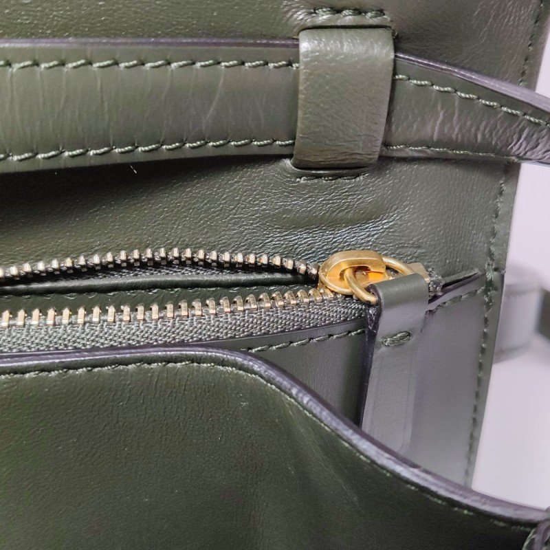 Celine Classic Box豆腐包中號牛皮純色按壓式鎖扣單肩包-13