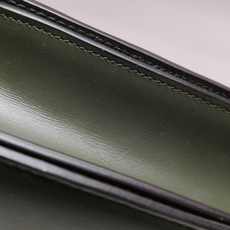Celine Classic Box豆腐包中號牛皮純色按壓式鎖扣單肩包-18