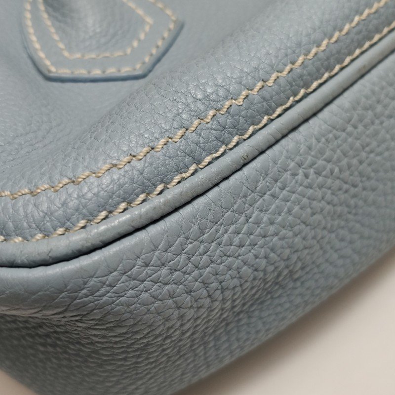 Celine牛皮純色金屬針扣單肩包-14