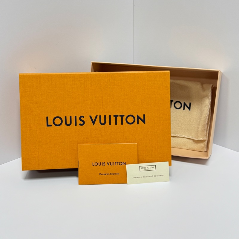 【超！級！新】 LV M61864 全牛皮壓紋 立體老花 長夾（專櫃38,800）-15