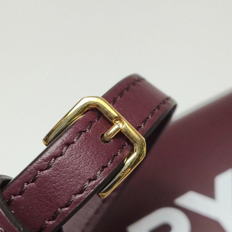 Burberry Hazelmere牛皮純色字母logo斜挎包單肩包-12