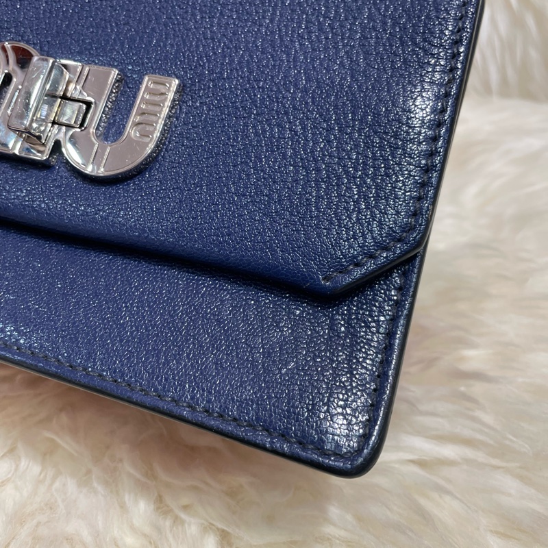 Miu Miu 深藍牛皮斜孭包-3