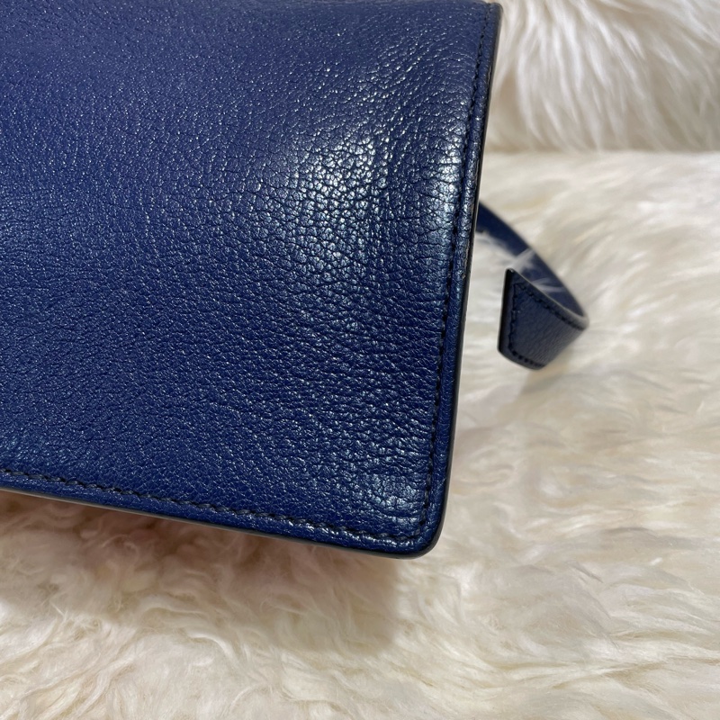 Miu Miu 深藍牛皮斜孭包-5