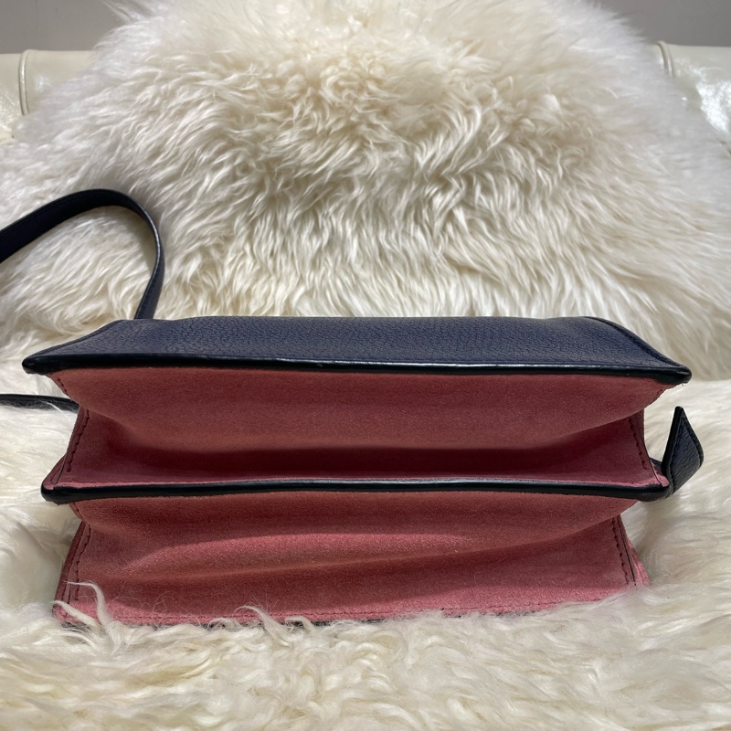 Miu Miu 深藍牛皮斜孭包-6