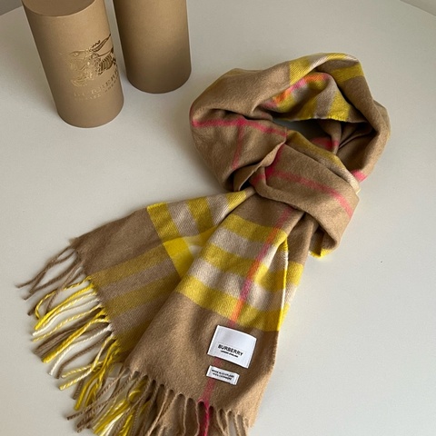 Burberry 經典格紋圍巾（奶茶格紋）