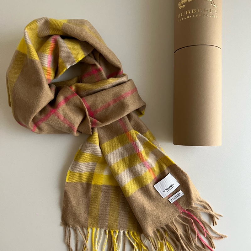 Burberry 經典格紋圍巾（奶茶格紋）-1