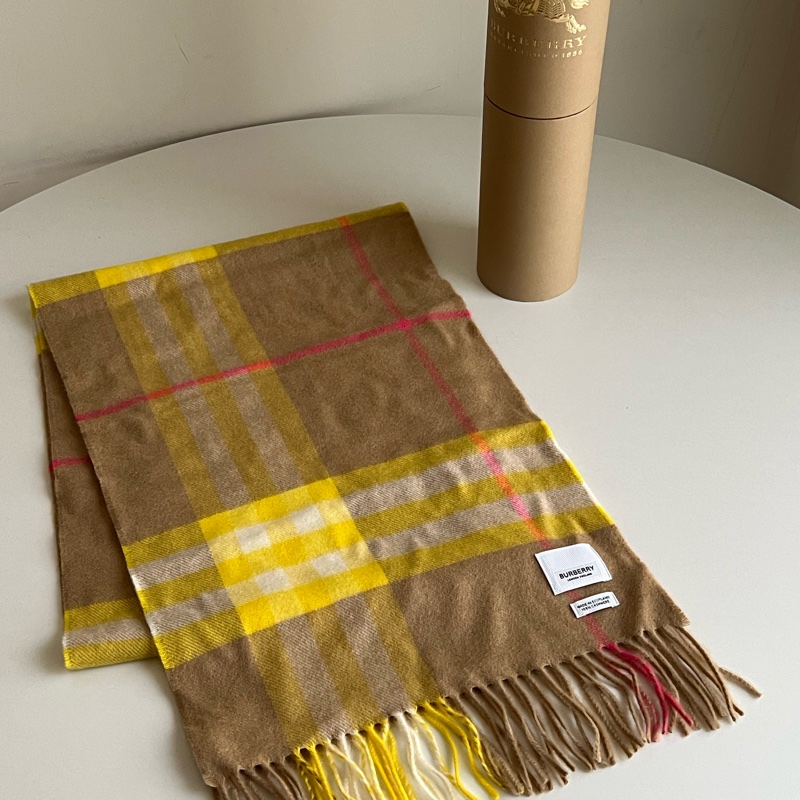 Burberry 經典格紋圍巾（奶茶格紋）-4