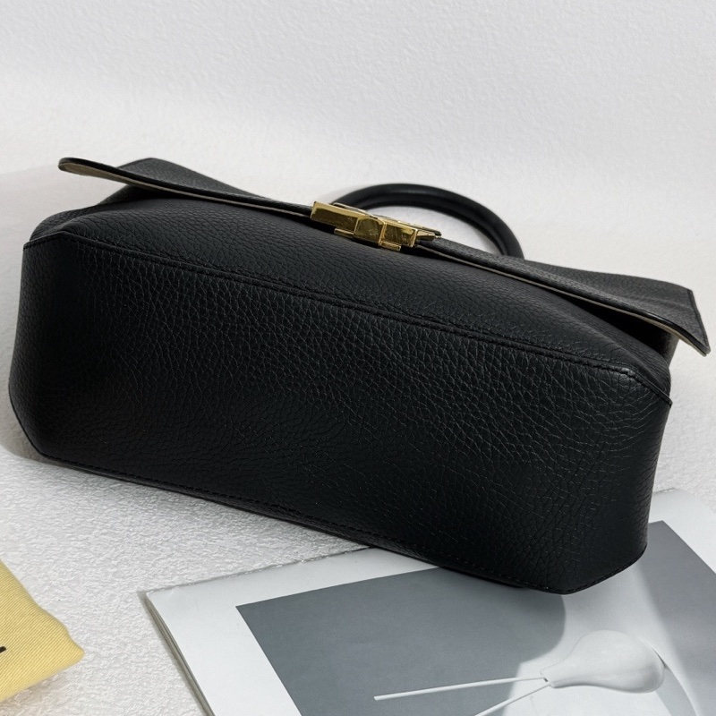 【近新閒置品】Louis Vuitton 路易威登 LV Volta 黑金牛皮郵差包手提單肩斜挎包-6