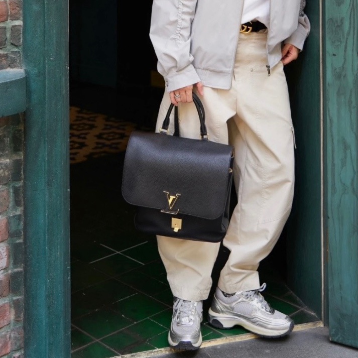 【近新閒置品】Louis Vuitton 路易威登 LV Volta 黑金牛皮郵差包手提單肩斜挎包-12