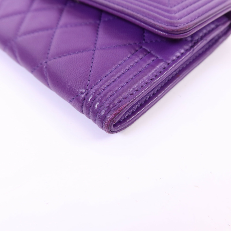 CHANEL 羊皮皮革Boy Bifold Wallet銀扣錢包-10